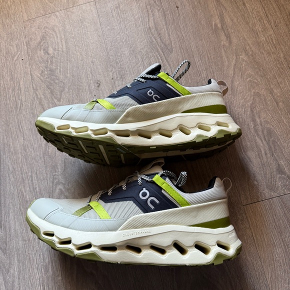 On Running Sneakers with Green and Blue Accents - Picture 3 of 8